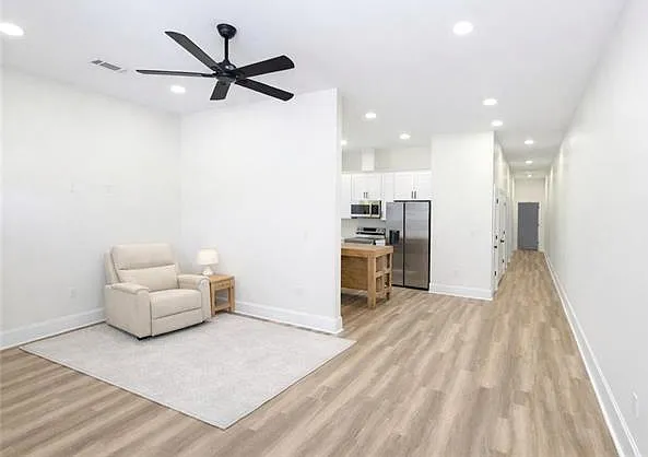 3 bed, 2.0 bath, 1277 sqft, $2,100 — Photo 3