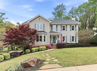 560 Long Oak Dr, Gainesville, GA 30501