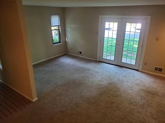 Large LR with patio doors