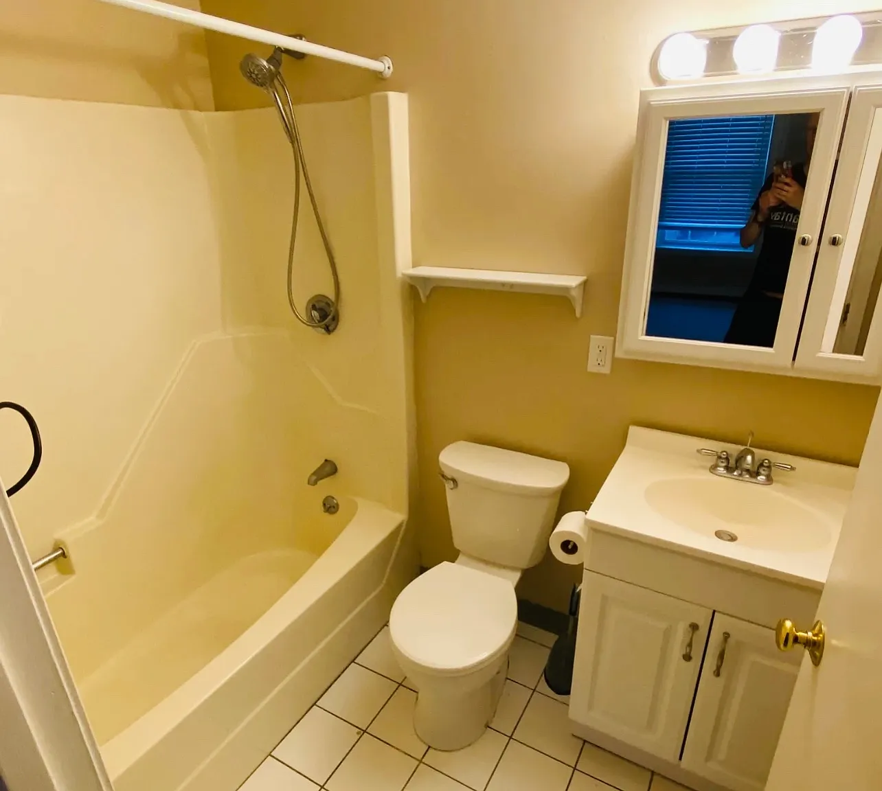 2 bed, 900 sqft, $2,200 — Photo 4