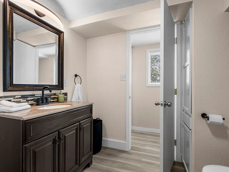 5727 N Sutherlin St #B — Photo 24