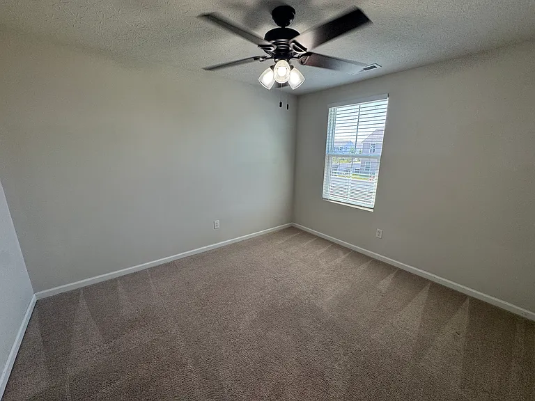 204 Dietz Dr — Photo 32