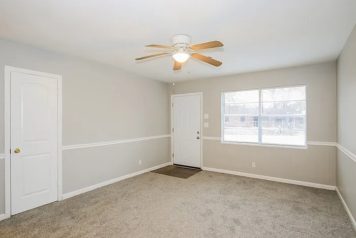 3 bed, 1.5 bath, 1260 sqft, $1,345 — Photo 3
