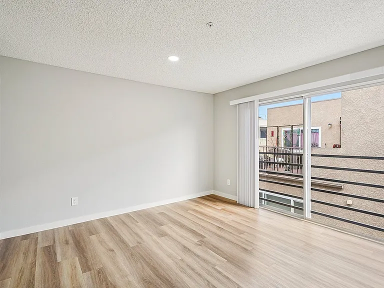 Windfaire Apartments — Photo 23