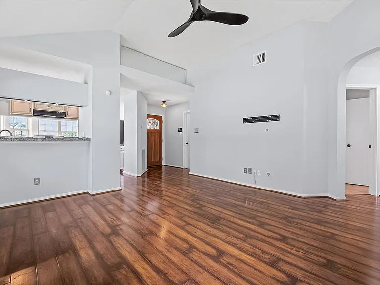 16174 Golden Sands Dr — Photo 4