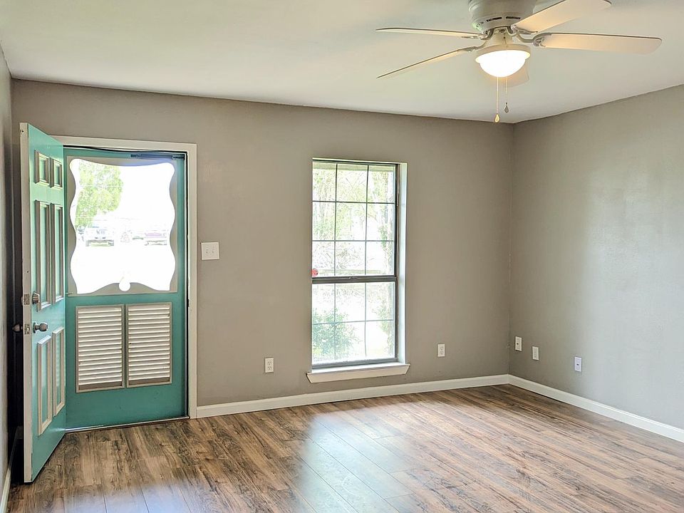 1006 Hayden St, El Campo, TX 77437 Zillow