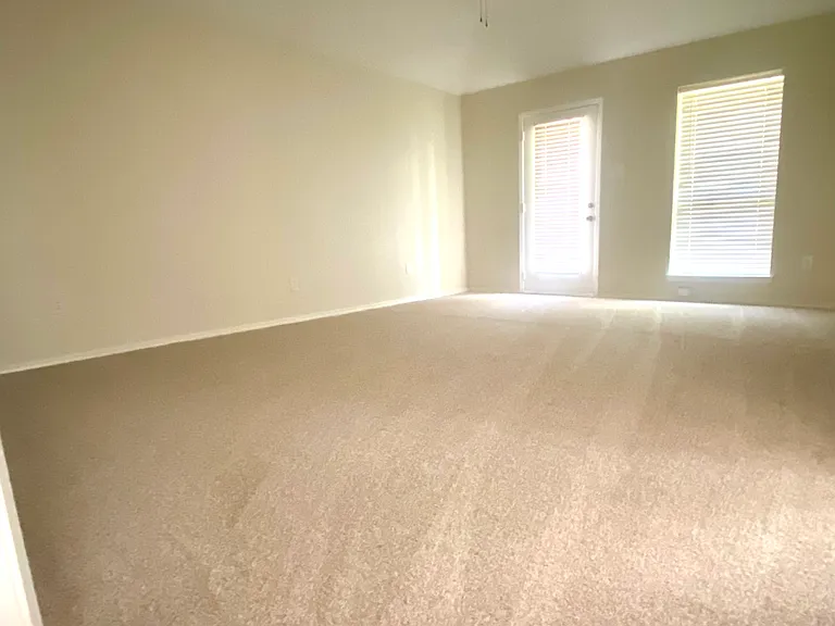 1122 Kensington Ct — Photo 10