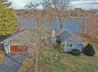 8001 Beach Dr, Rockford, IL 61103