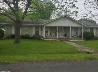 706 N Hickory St, Beebe, AR 72012