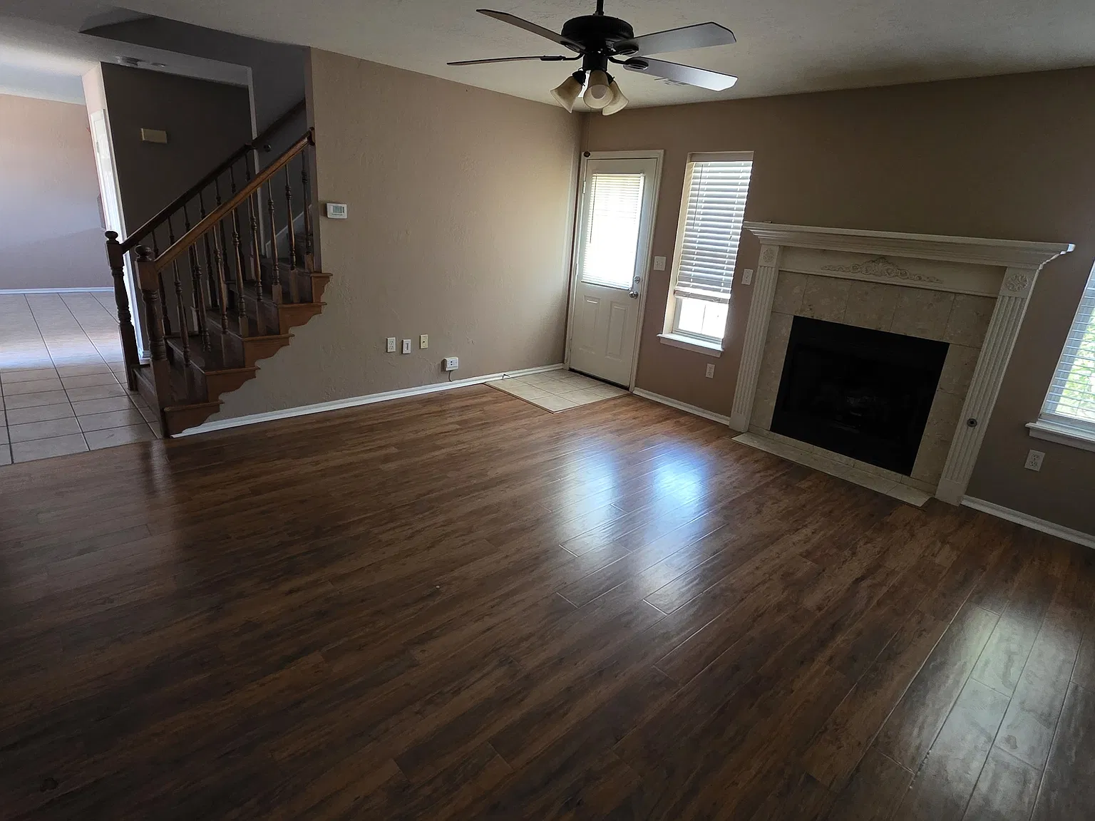 3 bed, 2.5 bath, 1469 sqft, $1,600 — Photo 2