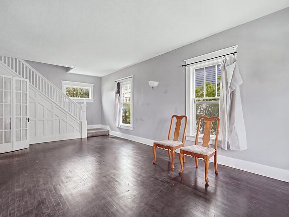 4th image of 418 Rose Ln