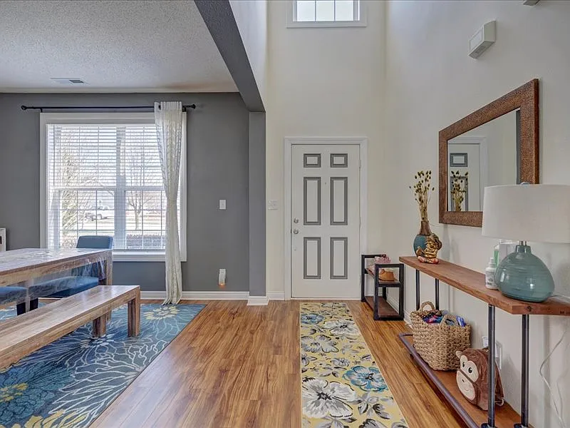 4 bed, 2.5 bath, 2486 sqft, $2,400 — Photo 3