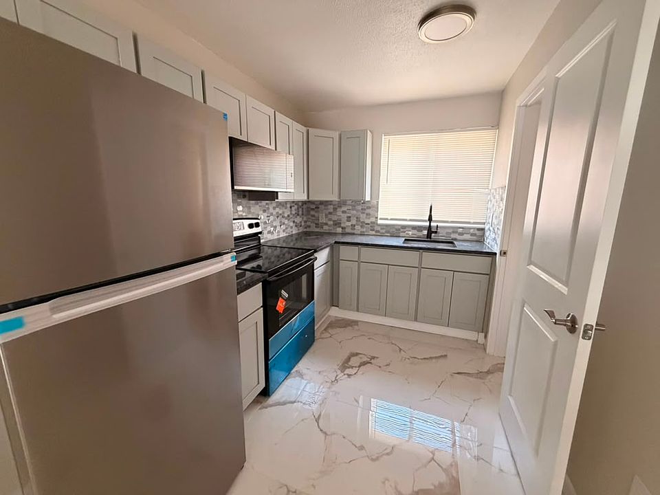 1st image of 559 Sherman Pkwy #13-B