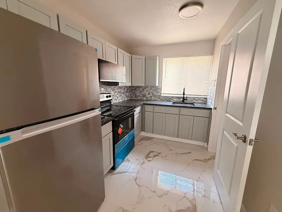559 Sherman Pkwy #13-B