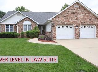 1528 Fairoaks Dr, Troy, IL 62294
