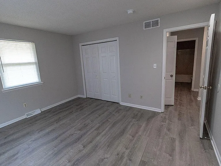 1913 Greenleaves Ct — Photo 23