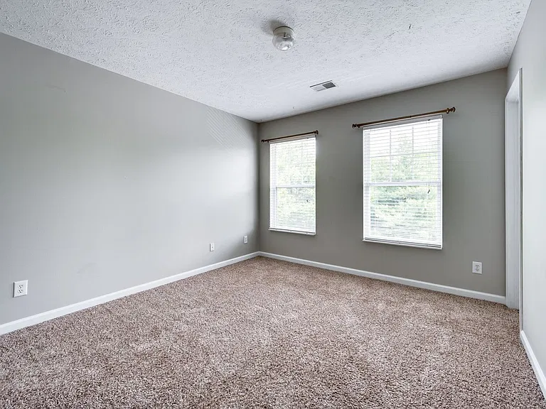 209 Shadow Glen Dr — Photo 25