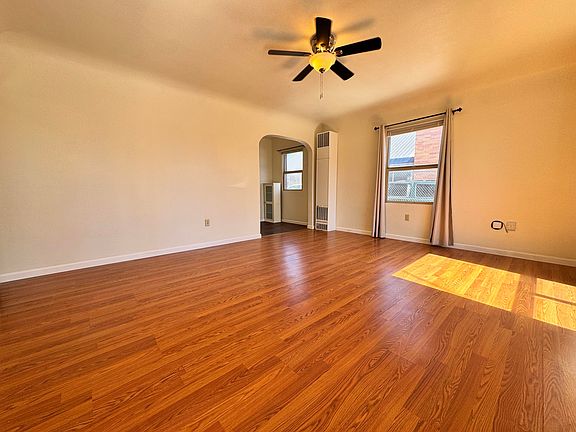 5th image of 2533 Applegate Ave