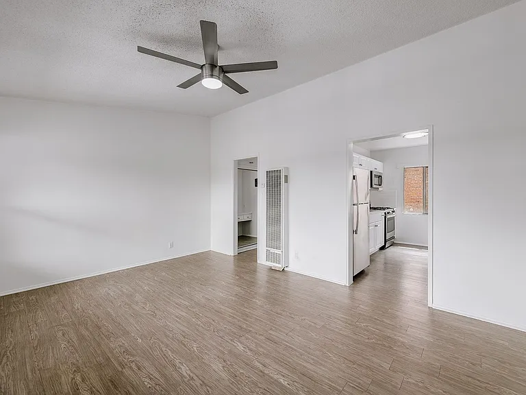 1033 S Westlake Ave — Photo 37