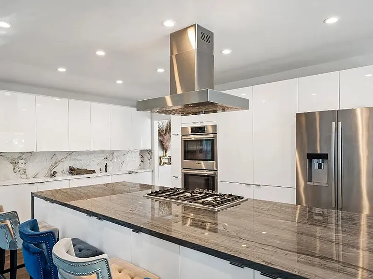 820 Foothill Ln — Photo 6