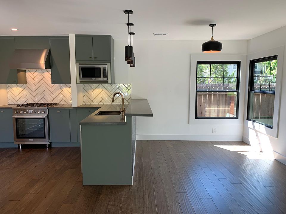 Eat in kitchen bar and dining area