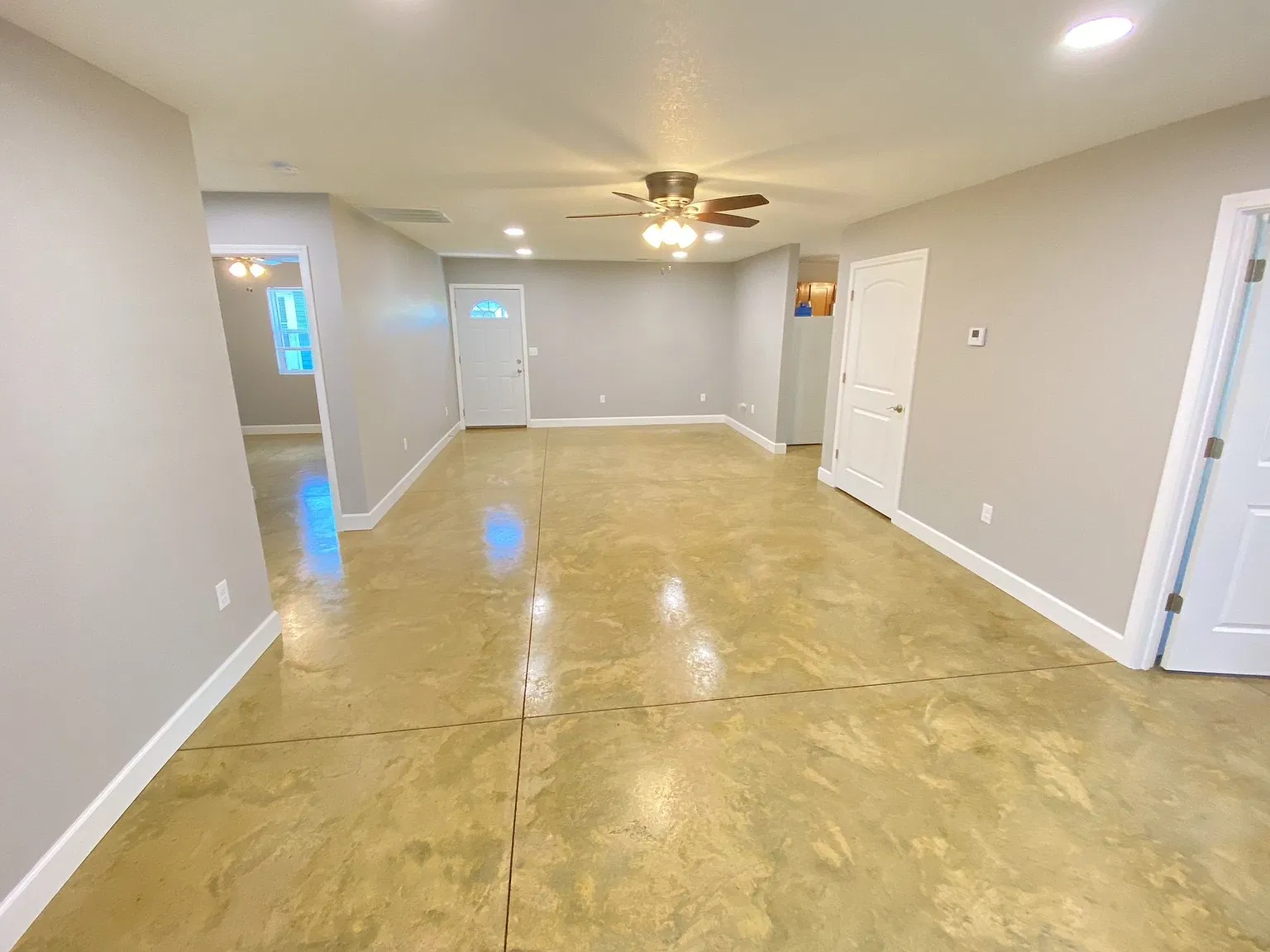 3 bed, 2.0 bath, 1215 sqft, $1,350 — Photo 3