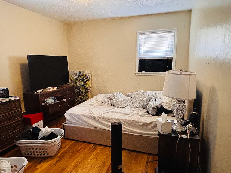 1368 Davis Ave — Photo 4