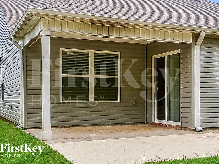 4631 Woodford Cir — Photo 17