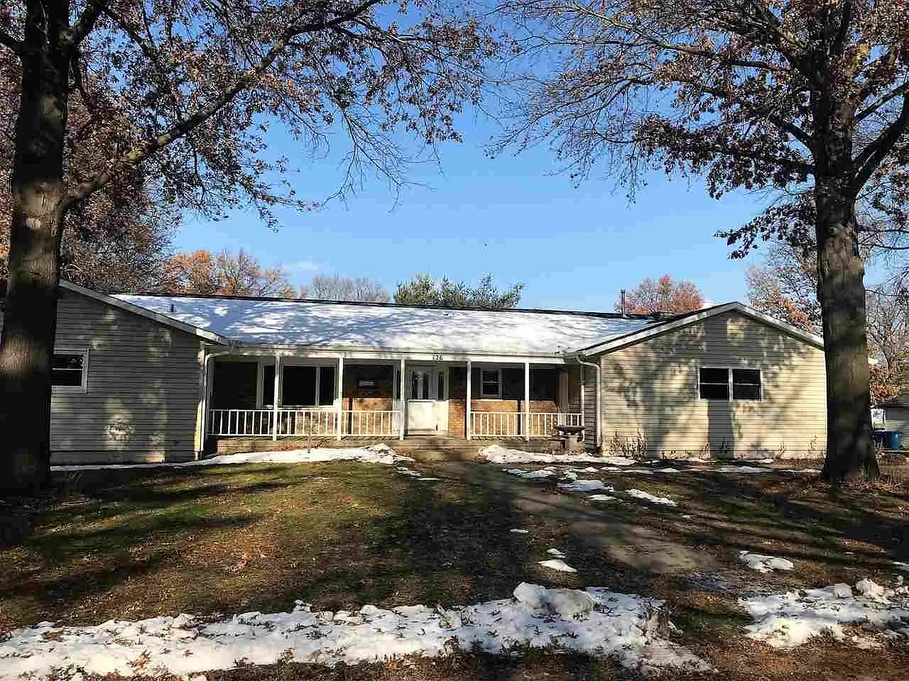 126 W Oak St photo 1