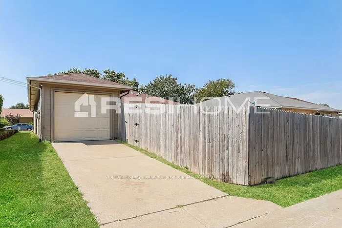 7304 Buford Dr — Photo 12