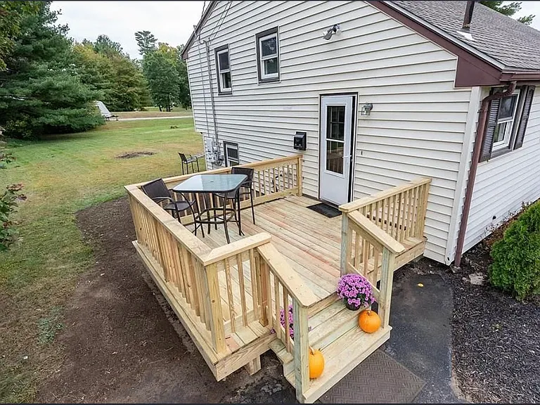671 Crescent St — Photo 3