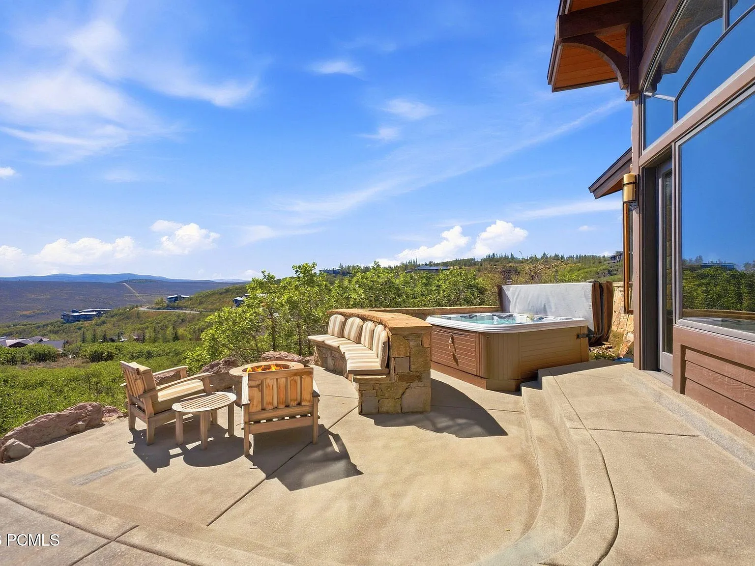 3 bed, 3.5 bath, 3712 sqft, $15,000 — Photo 3