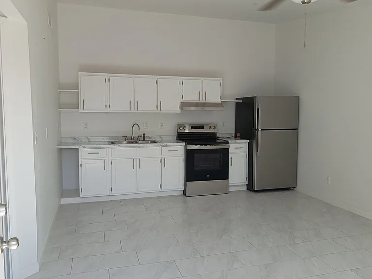 6242 E Yandell Dr #B — Photo 2