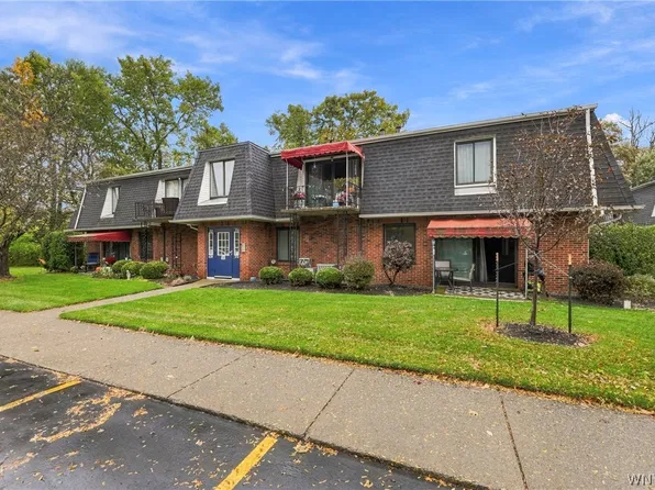 99B Foxberry Dr, Amherst, NY 14068