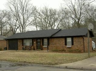 21 E Interstate Cir, Sallisaw, OK 74955