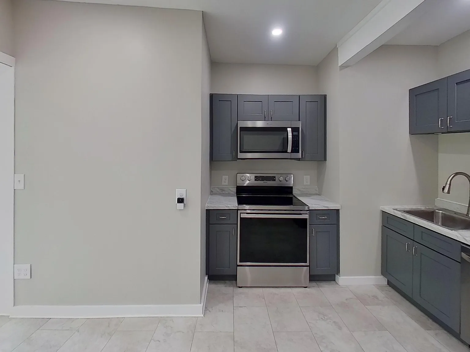 4 Ten Eyck Ave - 3 — Photo 3