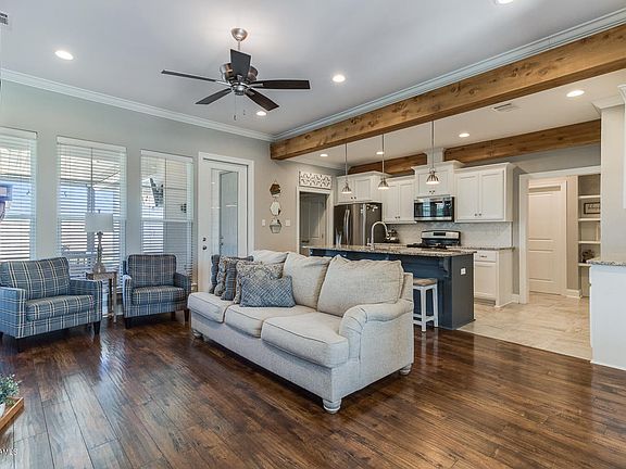 5th image of 104 Adelaide Dr