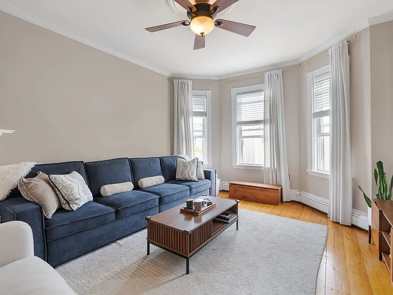 639 E 7th St #3 — Photo 6