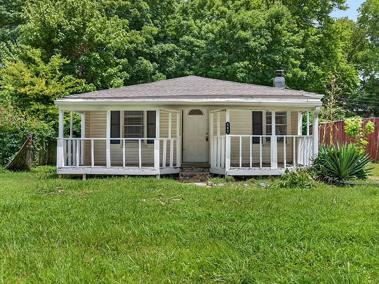 141 W Rossview Rd — Photo 1