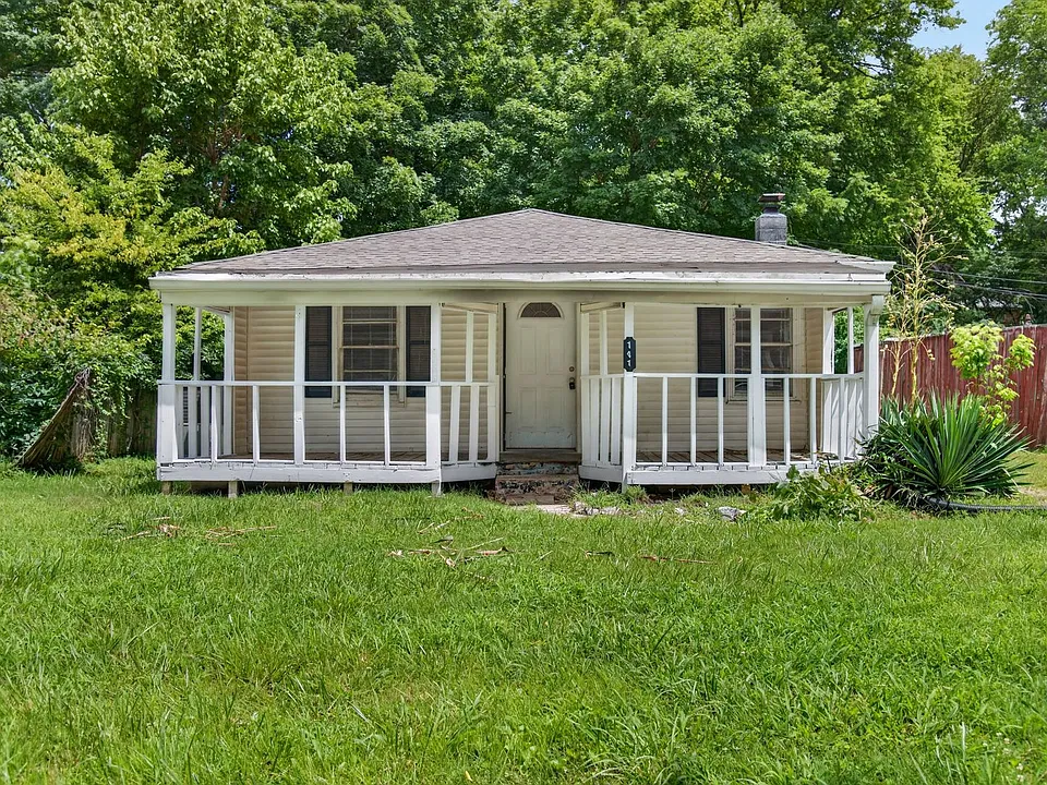 141 W Rossview Rd