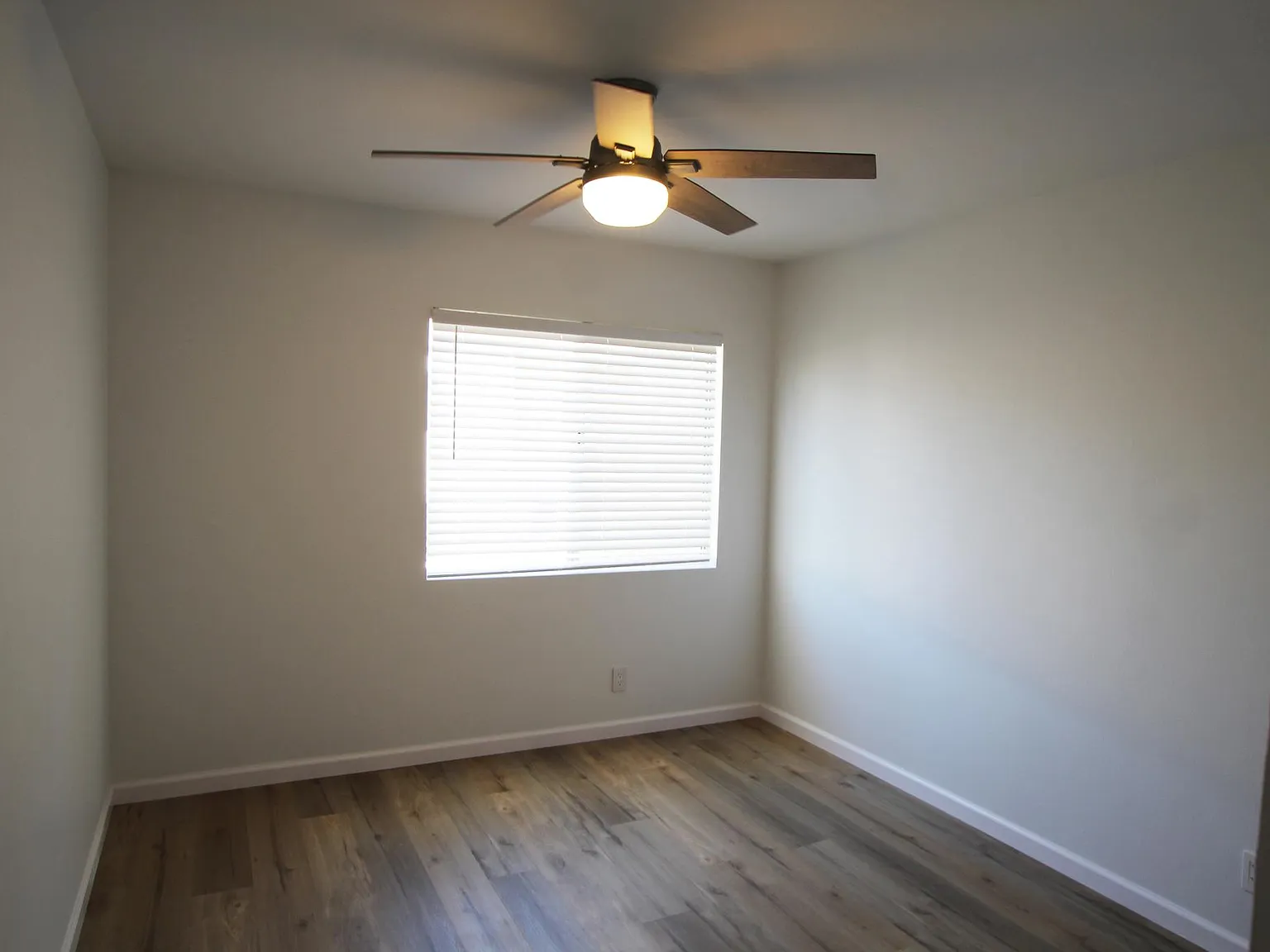 25715 Hogan Dr — Photo 4