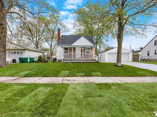 5734 Helen St, Garden City, MI 48135