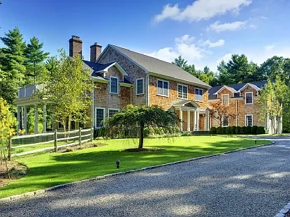 New Custom Home in East Hampton — Photo 4