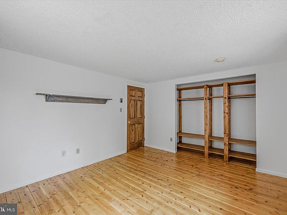 15th image of 494 Glenwood Ln