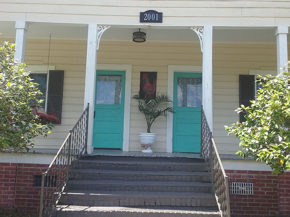 Entrance from street
