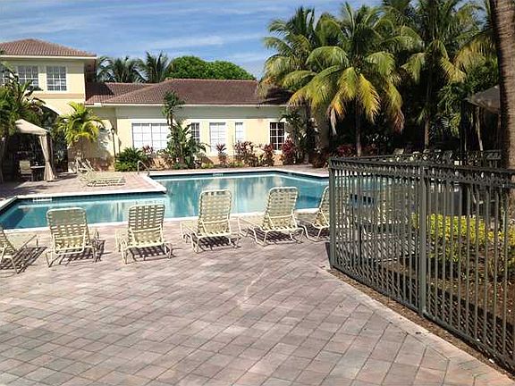 4th image of 2496 Centergate Dr APT 302