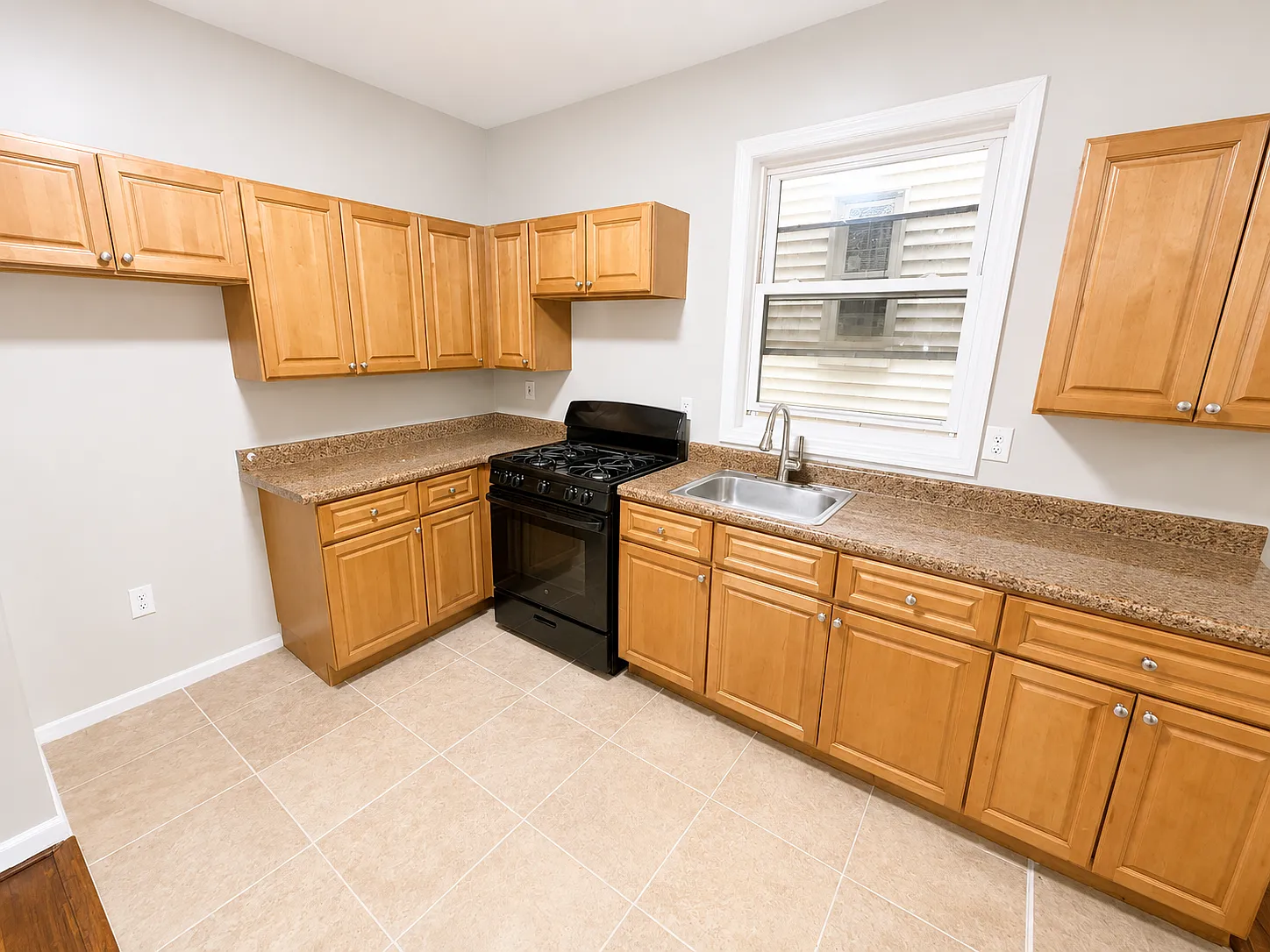 4 bed, 1.5 bath, 1350 sqft, $2,195 — Photo 1