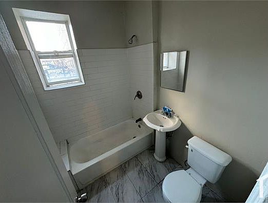 4th image of 15 Goldsmith Ave APT 22