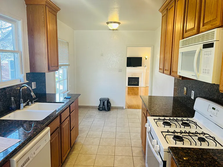 321 N Orange Grove Ave #321 — Photo 9