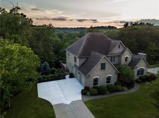 140 Walnut Ridge Dr, Beaver Falls, PA 15010